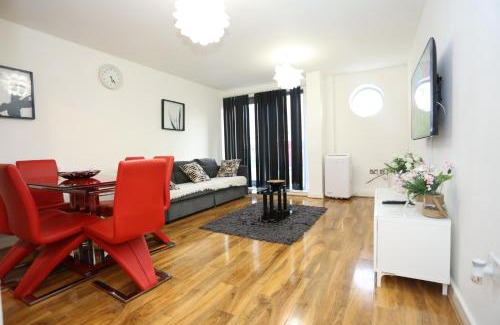 Greenwich Apartment | Bridge House Apartment