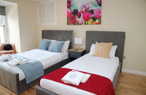 MacMerry House | Bridge Street Guest Rooms