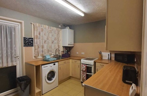 Basingstoke House | Bridgecity 3 BR Lehar retreat in Basingstoke