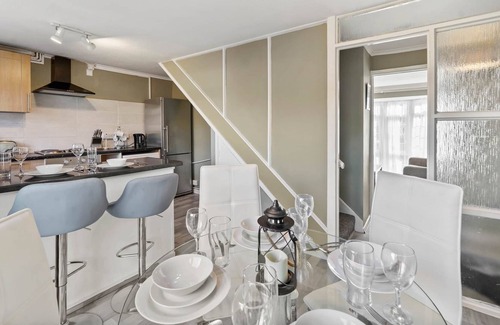 Bobbing House | BridgeCity Gem of Sittingbourne chatsworth 3 Bedroom House