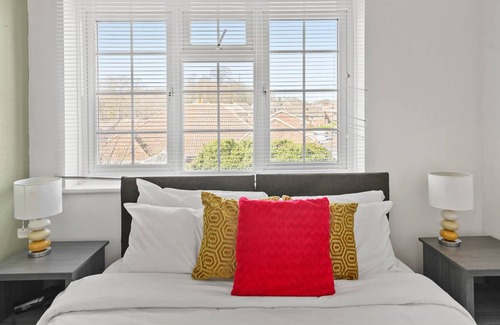 Bobbing House | BridgeCity Gem of Sittingbourne chatsworth 3 Bedroom House