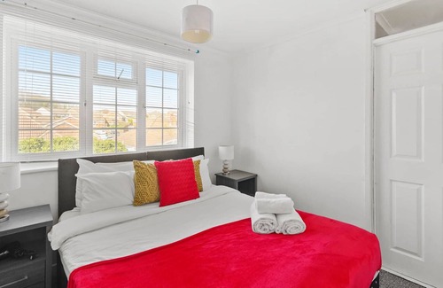 Bobbing House | BridgeCity Gem of Sittingbourne chatsworth 3 Bedroom House