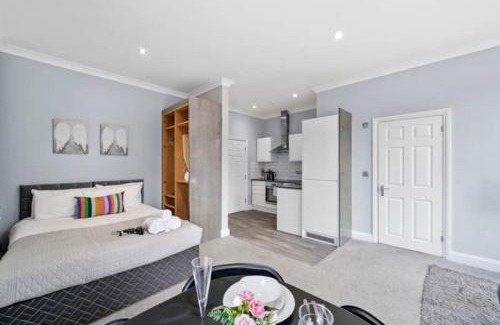 Maidstone Apartment | BridgeCity Glamorous studio Free Parking in Maidstone Town