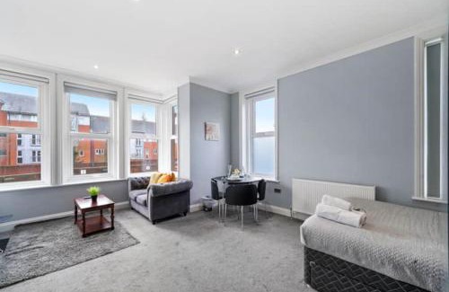 Maidstone Apartment | BridgeCity Glamorous studio Free Parking in Maidstone Town