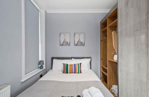 Maidstone Apartment | BridgeCity Glamorous studio Free Parking in Maidstone Town
