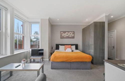 Maidstone Apartment | BridgeCity Lovely Studio Flat Free Parking in Maidstone