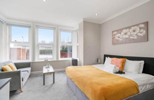 Maidstone Apartment | BridgeCity Lovely Studio Flat Free Parking in Maidstone