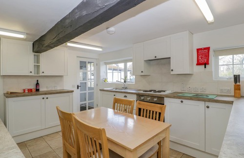 Eardisland Cottage | BRIDGEND COTTAGE, pet friendly, with open fire in Eardisland