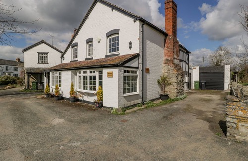 Eardisland Cottage | BRIDGEND COTTAGE, pet friendly, with open fire in Eardisland