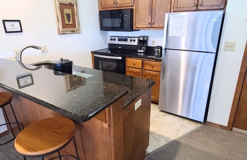 Sturgeon Bay Apartment | Bridgeport Waterfront Resort