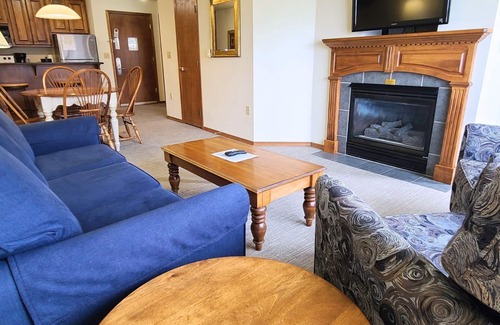 Sturgeon Bay Apartment | Bridgeport Waterfront Resort