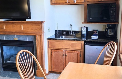 Sturgeon Bay Apartment | Bridgeport Waterfront Resort