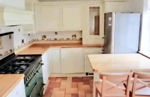 Gravesend House | Bridgerton House - Detached 5-bedroom Property