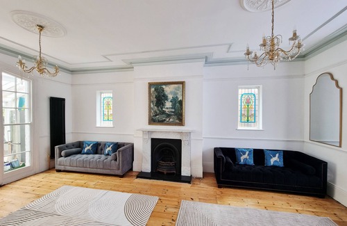Gravesend House | Bridgerton House - Detached 5-bedroom Property