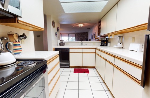Altis Condo | Bridges 105 Pet-Friendly. Ski-in Ski-out Condo with Beautiful Mountain Views and Private Washer Dryer by RedAwning
