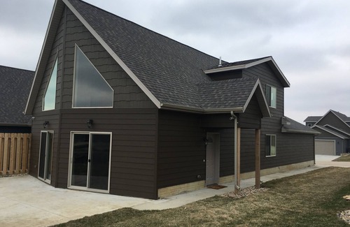 Arnolds Park Cabin | Bridges Bay cabin with backyard pool!