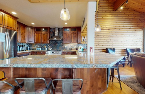 Mammoth Lakes Condo | Bridges Townhome 11 Pet-Friendly Deluxe Townhome with Private Hot Tub and Stones throw to slopes by RedAwning