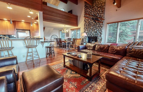 Mammoth Lakes Condo | Bridges Townhome 9 Deluxe, Mountain View Townhome with Private Decks and Washer Dryer, Walk to Slopes by RedAwning