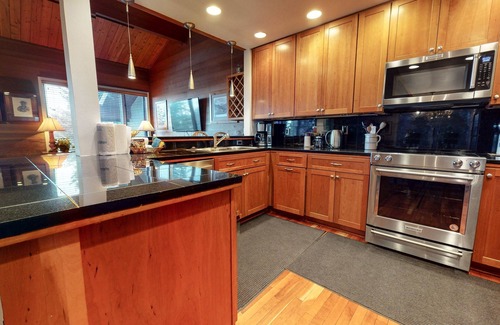Mammoth Lakes Condo | Bridges Townhome 9 Deluxe, Mountain View Townhome with Private Decks and Washer Dryer, Walk to Slopes by RedAwning