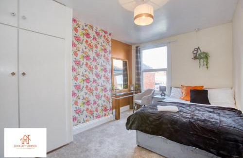 Bridgwater Apartment | Bridgwater Bliss: 6-Bedroom Haven for Large Groups