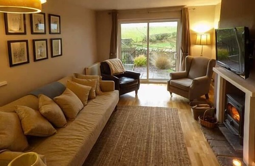 Fourstones Near Bentham Cottage | BRIDLEWAY COTTAGE, romantic, with open fire in Tatham