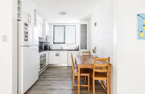 Albert Park Apartment | Bridport Rest A Relaxed Albert Park Abode
