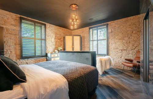Blackburn House | Brierley Club Hideaway Chic 7 Star Retreat