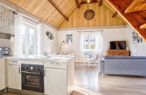 Merville-Franceville-Plage Ski Chalet | Bright chalet with large garden and private parking in Merville-Franceville-Plage
