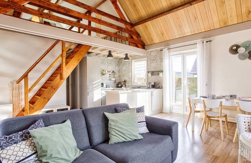 Merville-Franceville-Plage Ski Chalet | Bright chalet with large garden and private parking in Merville-Franceville-Plage
