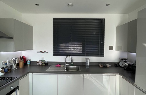 Coldharbour Apartment | Bright 1BD Flat w/Balcony - Heart of Brixton!
