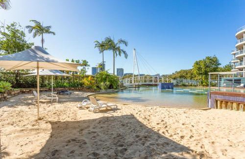 Wentworth Point Apartment | Bright 2-Bed Apartment Near Wentworth Point Sights