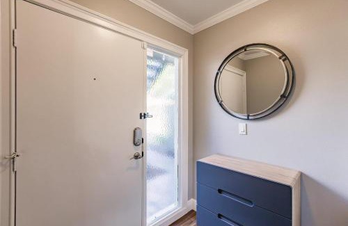 Gulf Gate Estates Apartment | Bright 2 bedroom 2 bath condo with pool