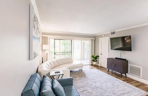 Gulf Gate Estates Apartment | Bright 2 bedroom 2 bath condo with pool
