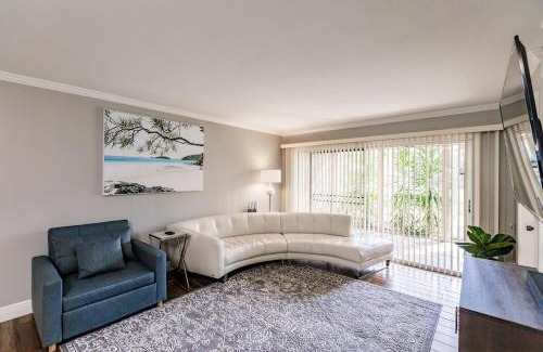 Gulf Gate Estates Apartment | Bright 2 bedroom 2 bath condo with pool