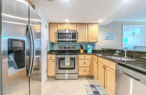Biloxi Villa | Bright 2 bedroom, 2 bathroom villa with pool view - at beachside Ocean Club