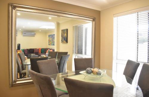 Shenton Park Apartment | Bright 2 Bedroom Apartment In A Great Location