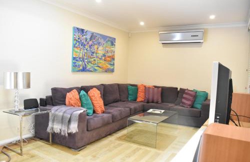 Shenton Park Apartment | Bright 2 Bedroom Apartment In A Great Location