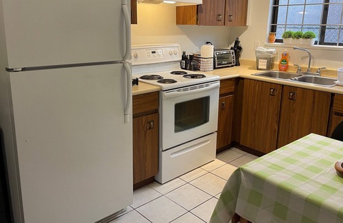 Grandview-Woodland House | Bright 2 bedroom Commercial Dr area