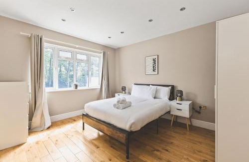 Coulsdon West Apartment | Bright 2bed flat near station - COU A