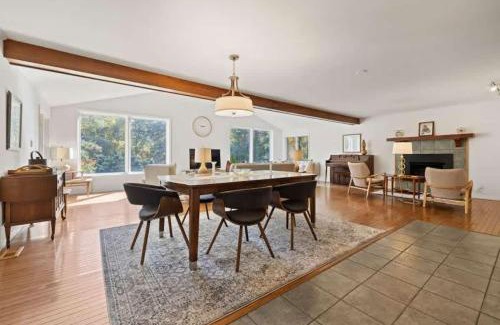 Hendersonville House | Bright 2BR Cabin with Sunroom Firepit Near Trails
