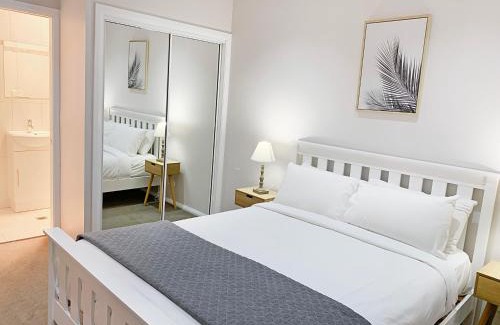 Armidale Apartment | Bright 3-bedroom apartment - Central Armidale