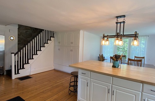 North Bennington Cottage | Bright 3-Bedroom Historical Cottage w/pool table