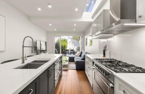 Paddington Apartment | Bright 3-Story Paddington Townhouse for 8 Guests