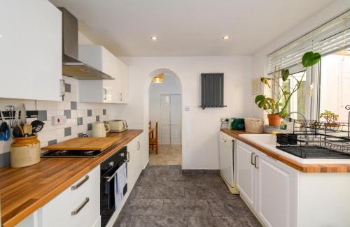 Penarth House | Bright 3Bed Home Near Dingle Road Station and Penarth Pier