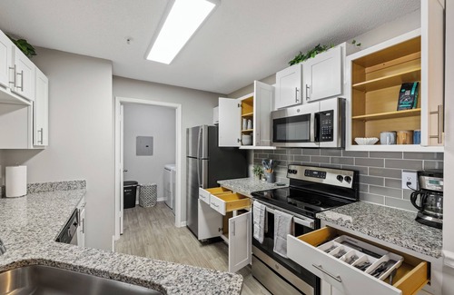 Athens Apartment | Bright 3BR by UGA, Near DT and Georgia Museum of Art, Urban Oasis