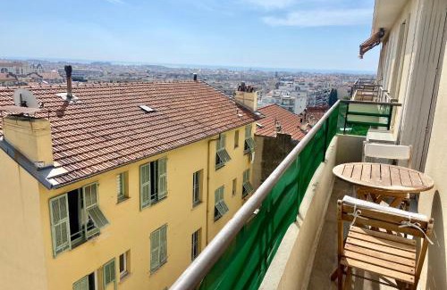 Le Piol Apartment | Bright 50 m apartment with balcony