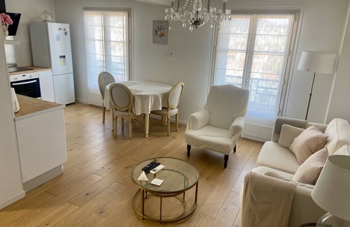 Le Piol Apartment | Bright 50 m² apartment with balcony