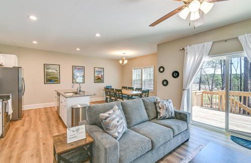 Southern Pines House | Bright Aberdeen Townhome on Golf Course with Deck!