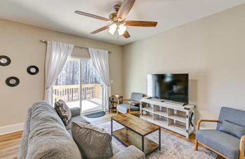 Southern Pines House | Bright Aberdeen Townhome on Golf Course with Deck!