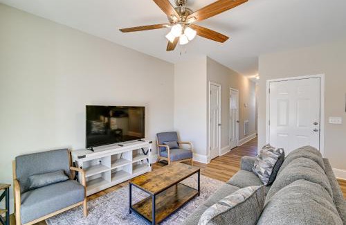 Southern Pines House | Bright Aberdeen Townhome on Golf Course with Deck!